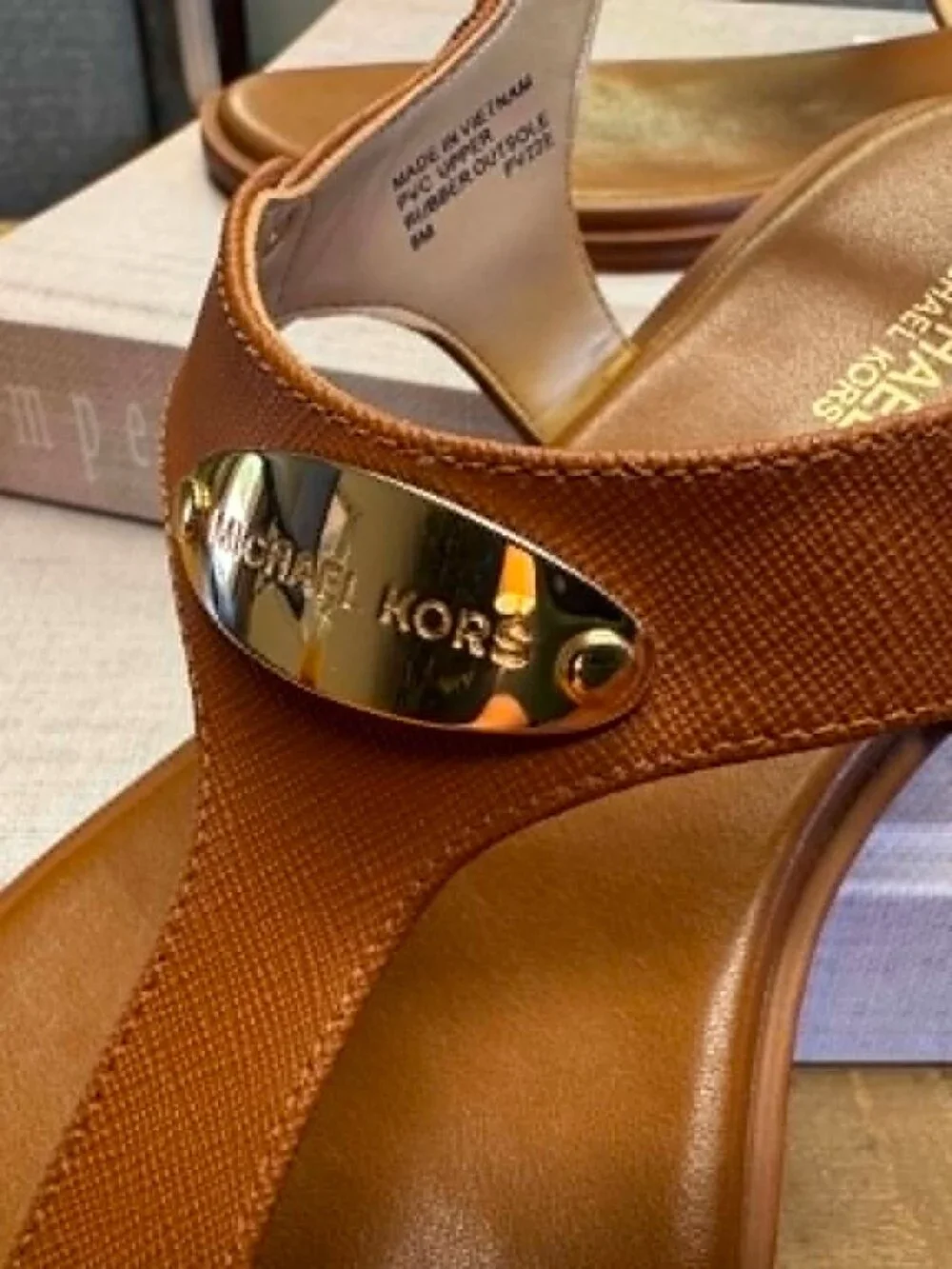 Michael Kors Plate Thong Sandals | Luggage Brown | Gold Logo | Size 8